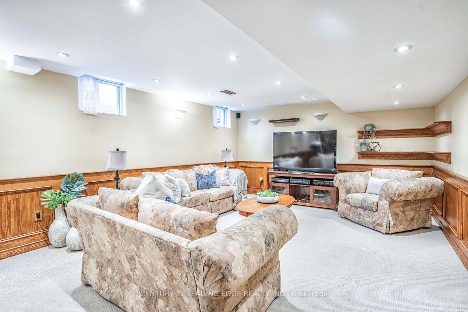 105 Hopkinson Cres