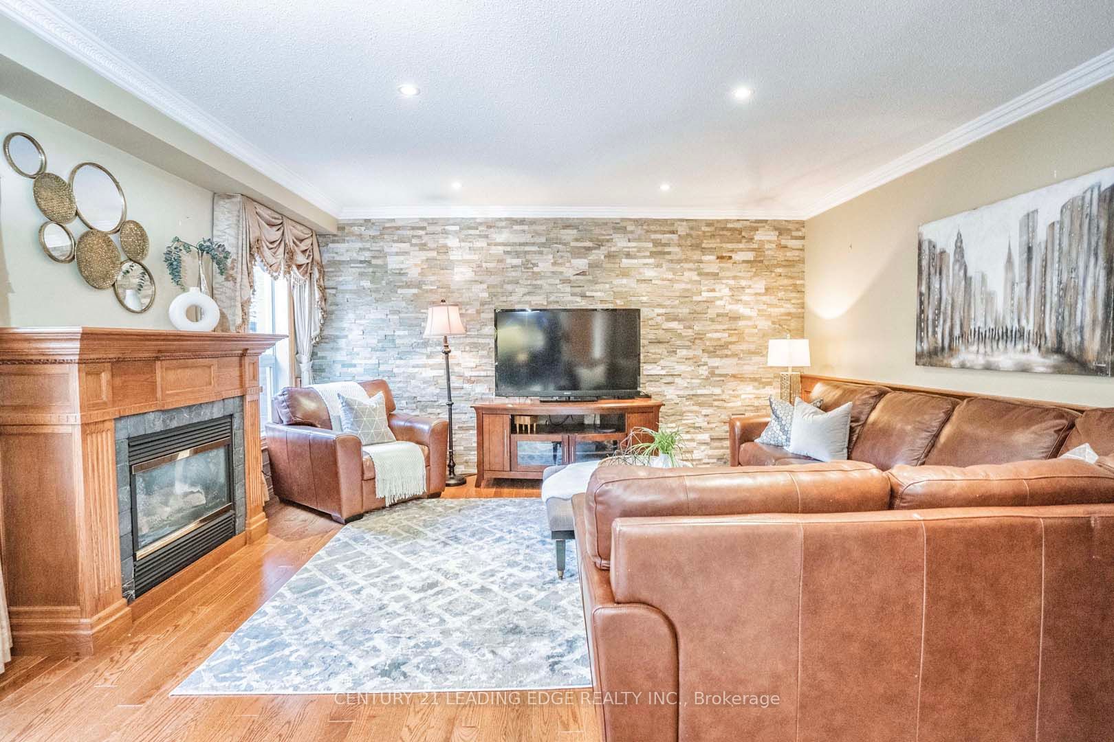 105 Hopkinson Cres