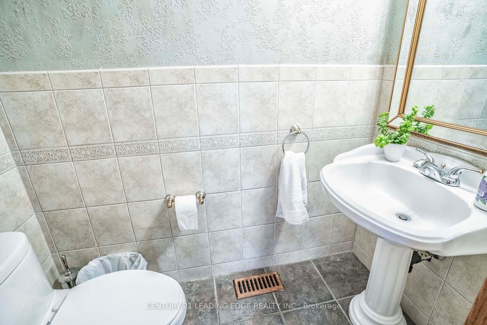 105 Hopkinson Cres