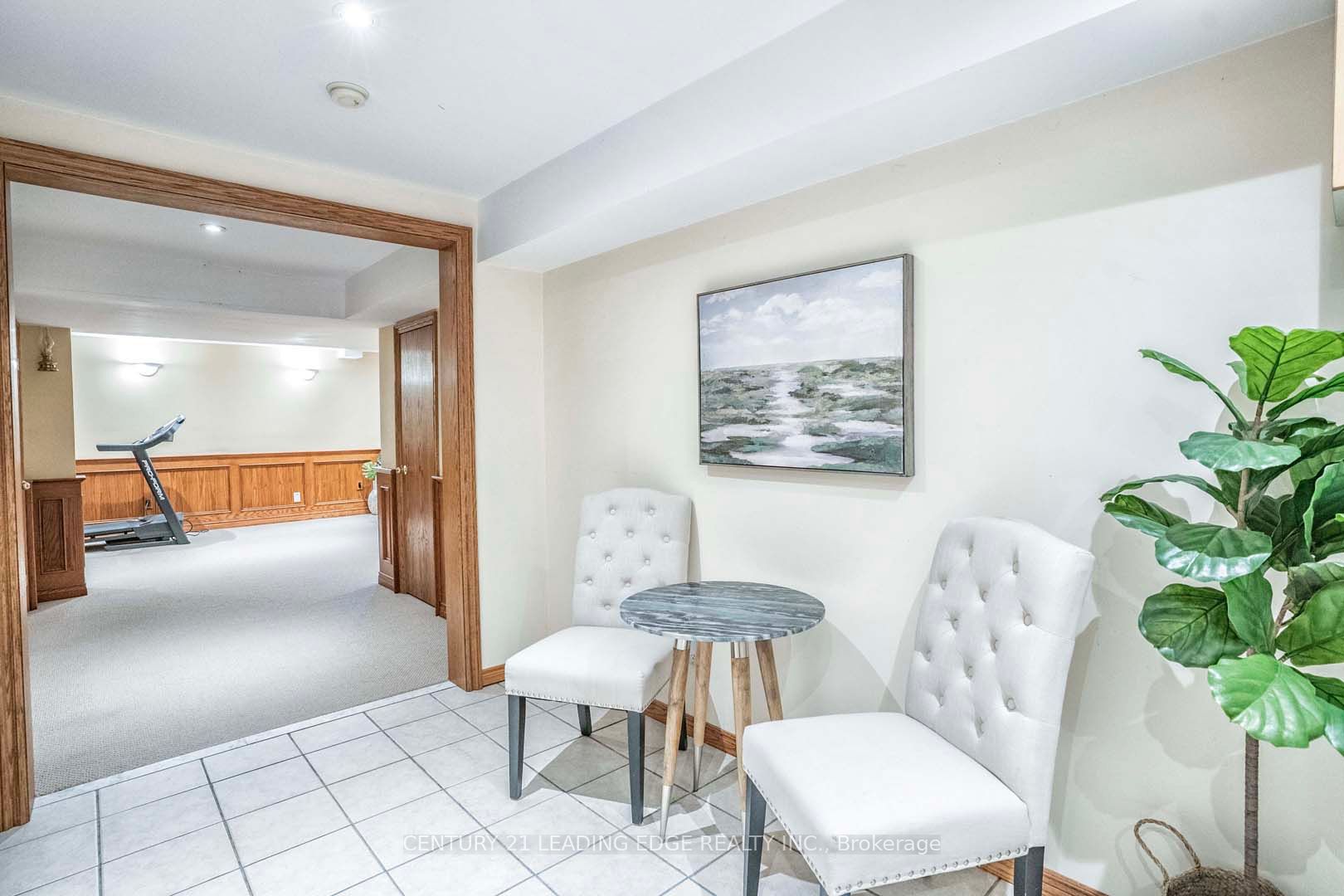 105 Hopkinson Cres