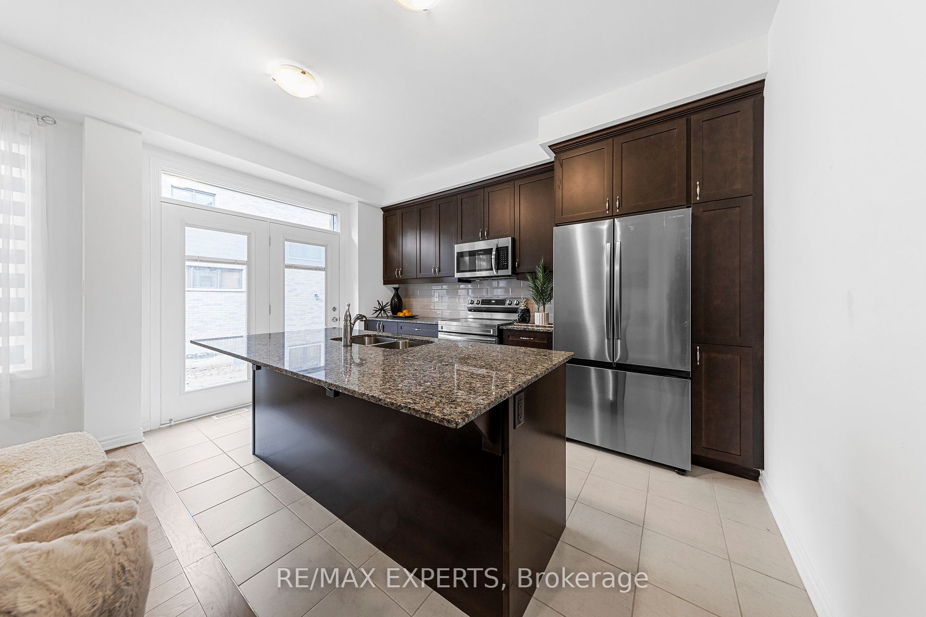 1508 Honey Locust Pl