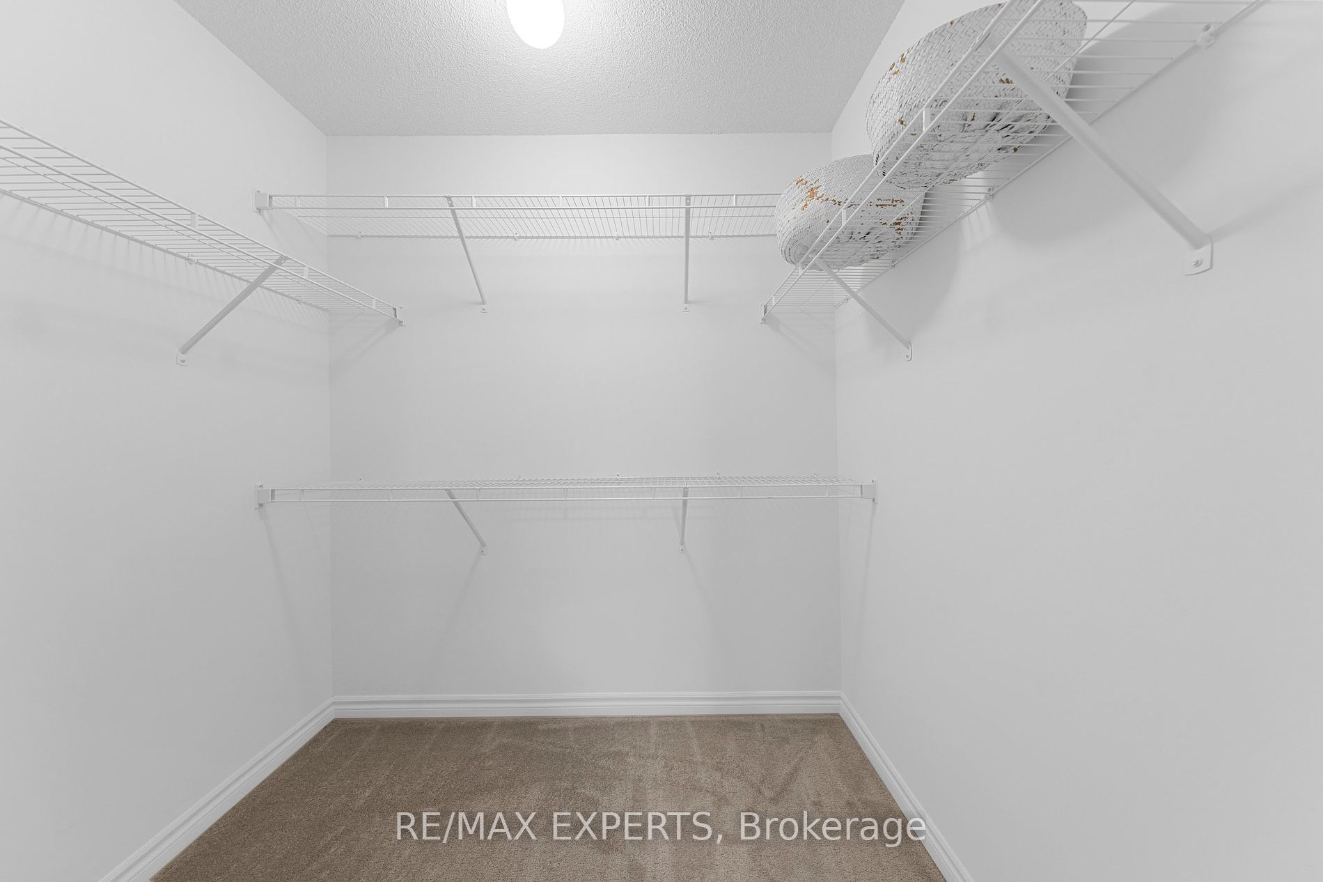 1508 Honey Locust Pl