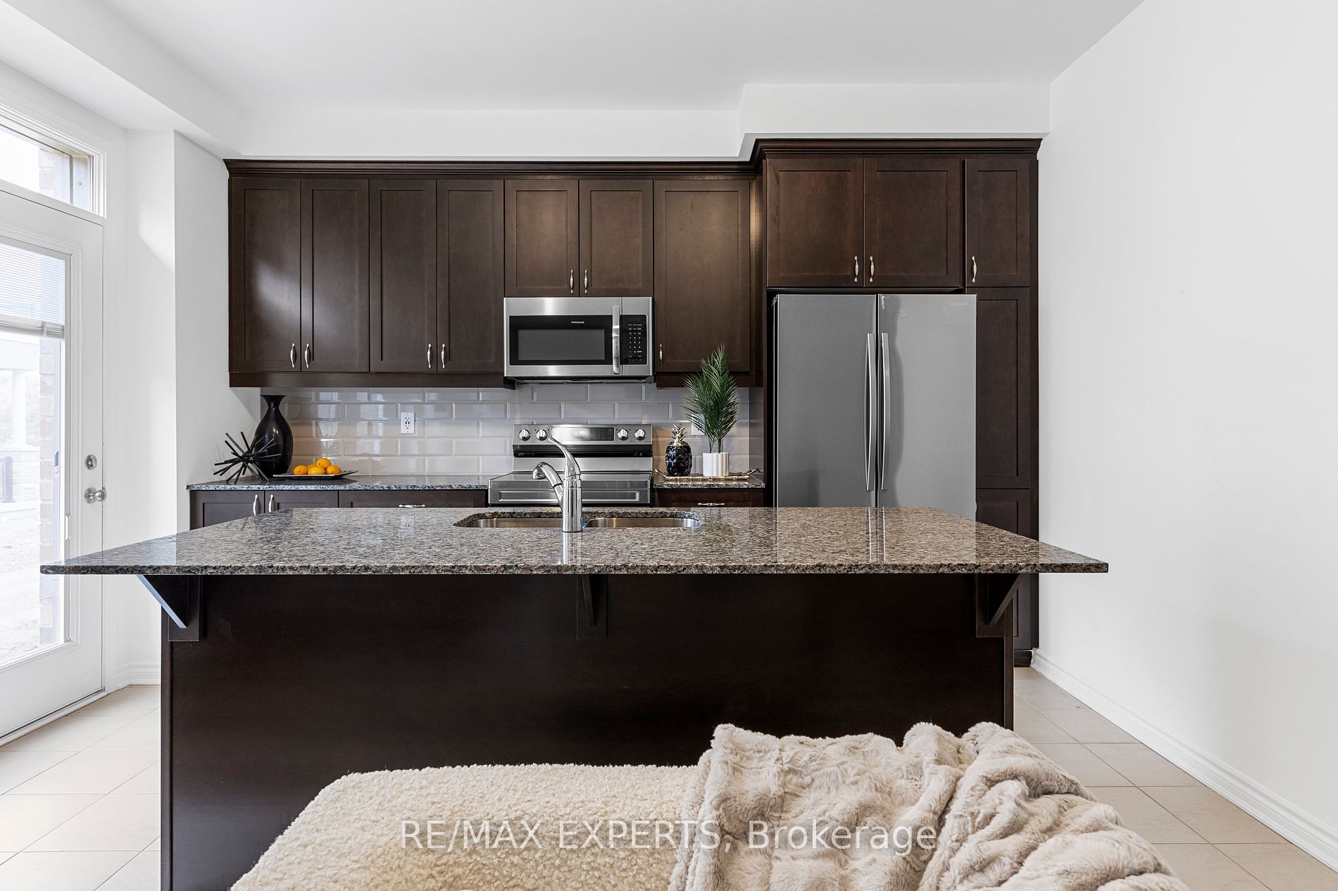 1508 Honey Locust Pl