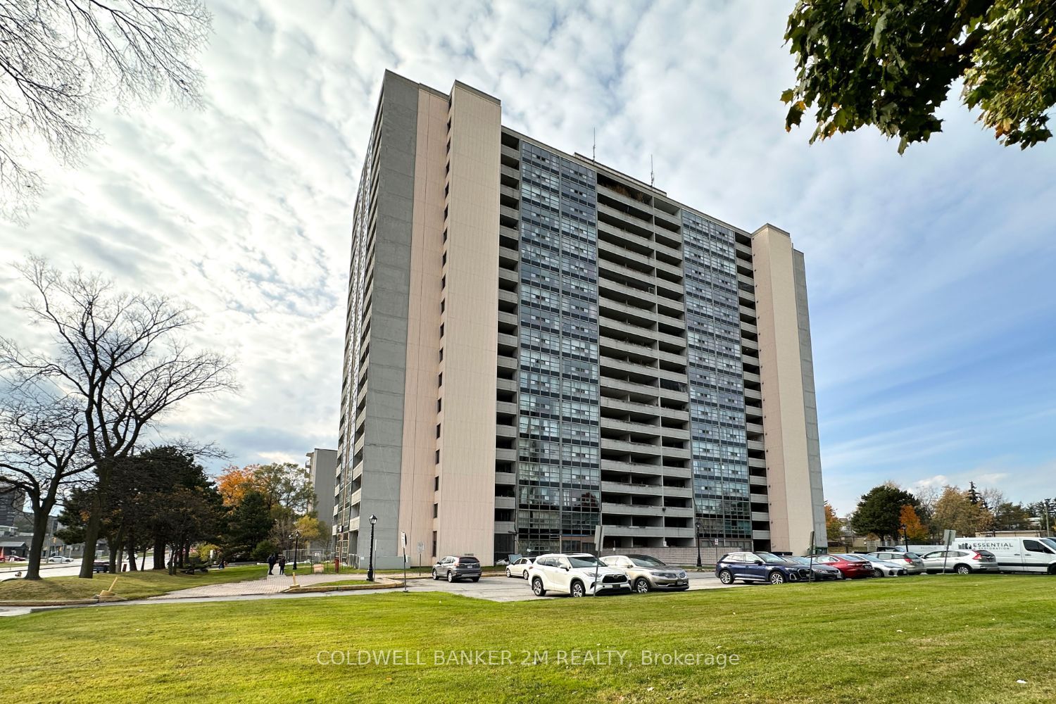 3380 Eglinton Ave E, #1806