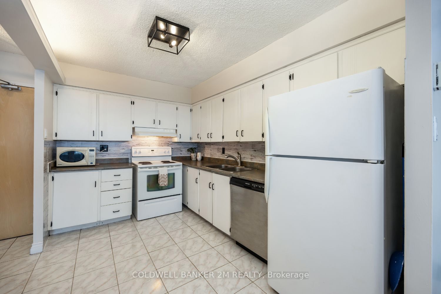 3380 Eglinton Ave E, #1806