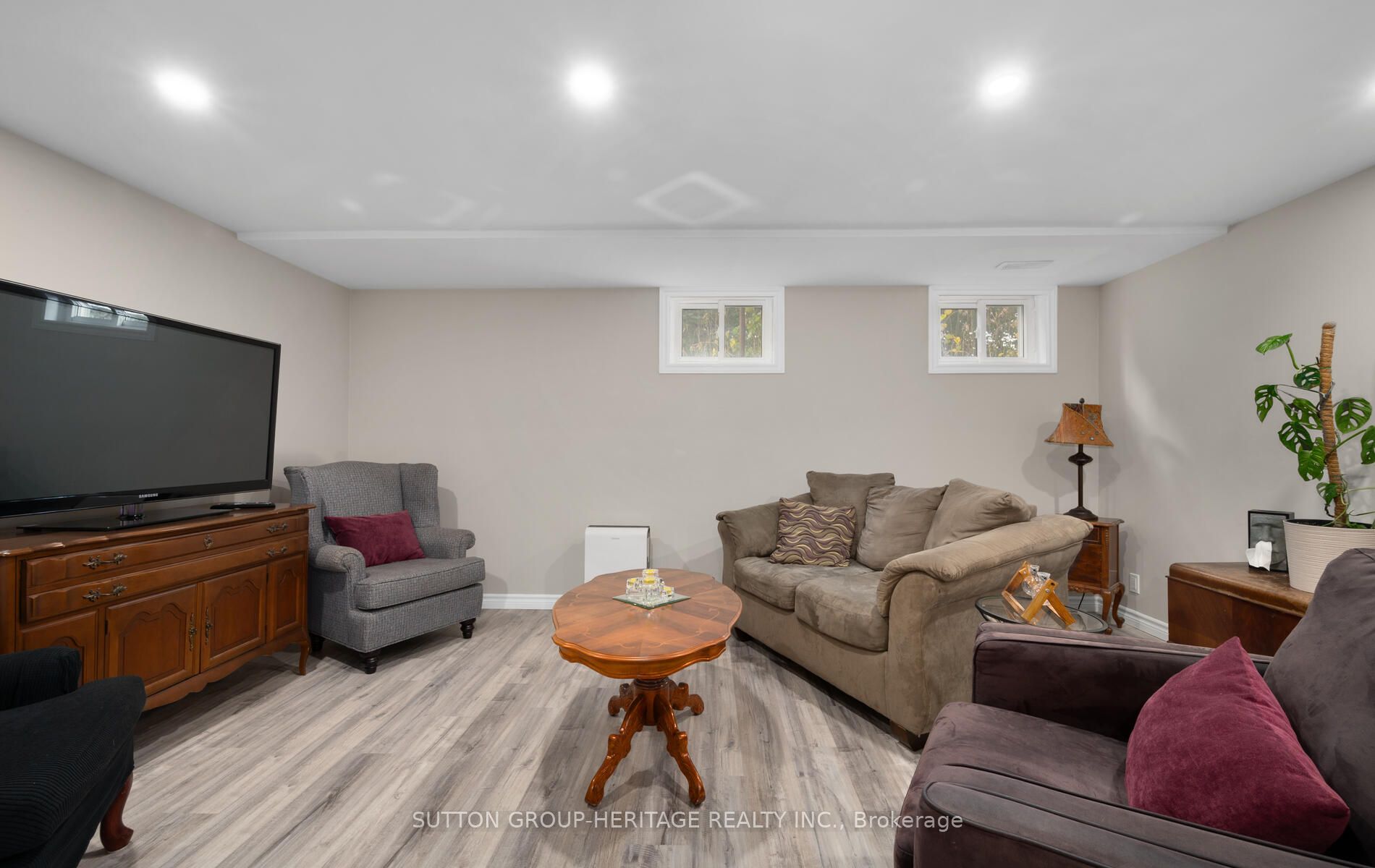 38 Churchill Rd