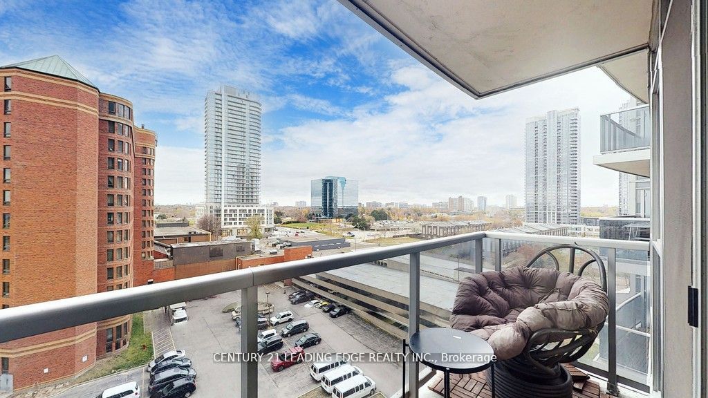 125 Village Green Sq, #806