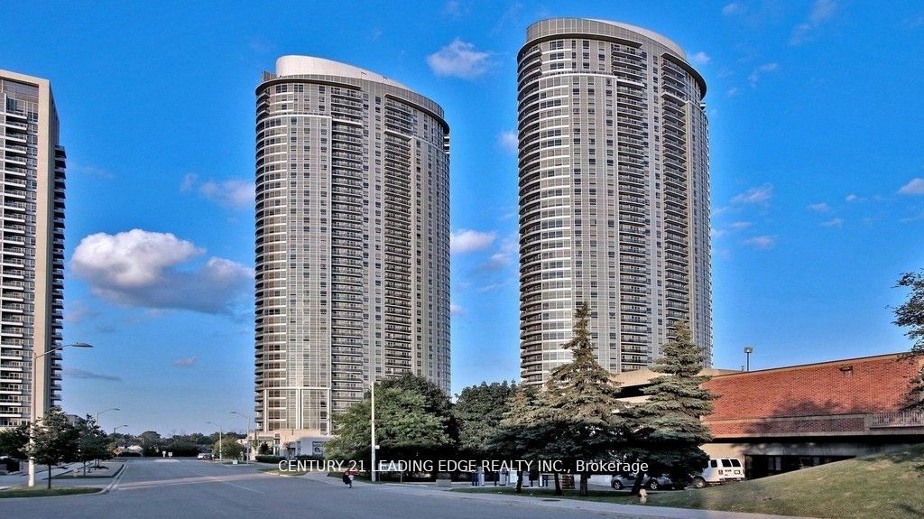 125 Village Green Sq, #806