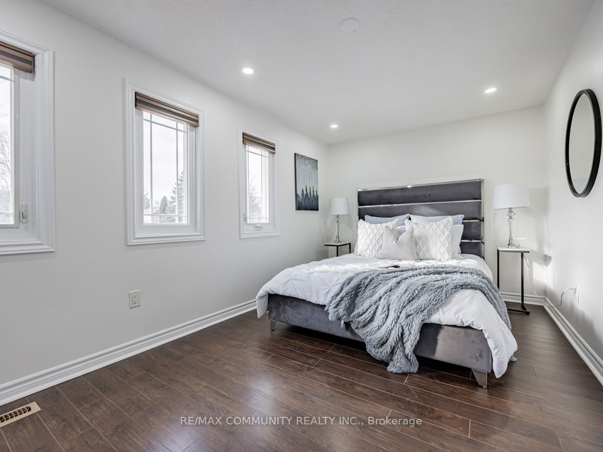 99 Radford Dr