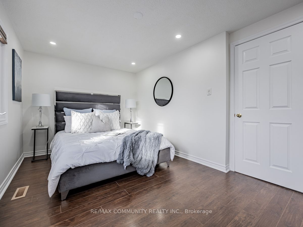 99 Radford Dr