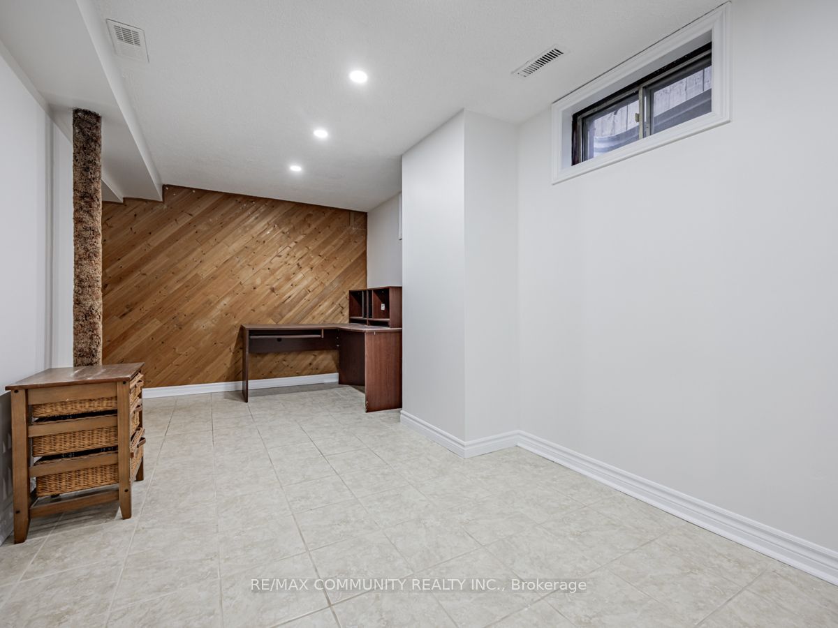 99 Radford Dr