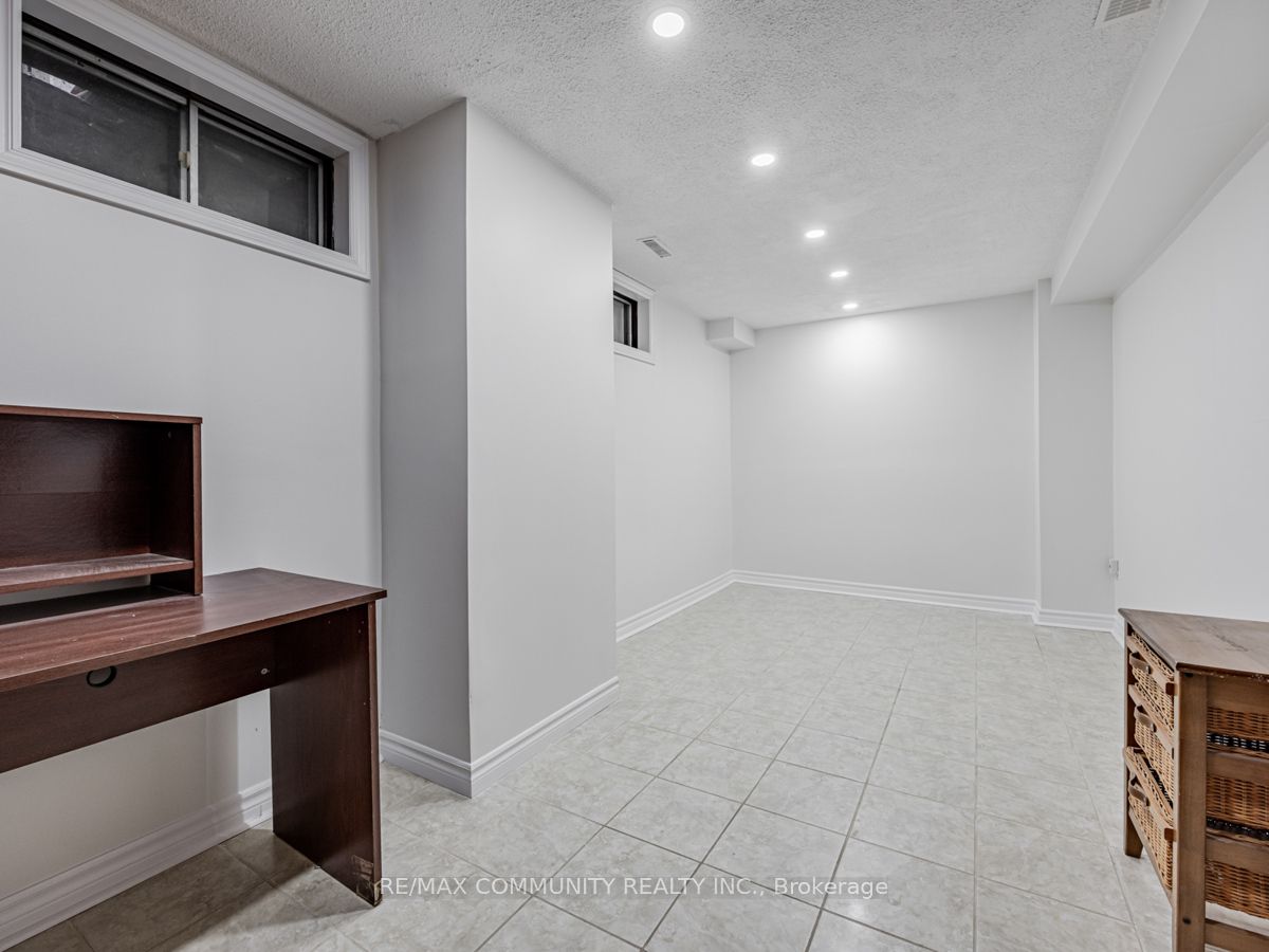 99 Radford Dr