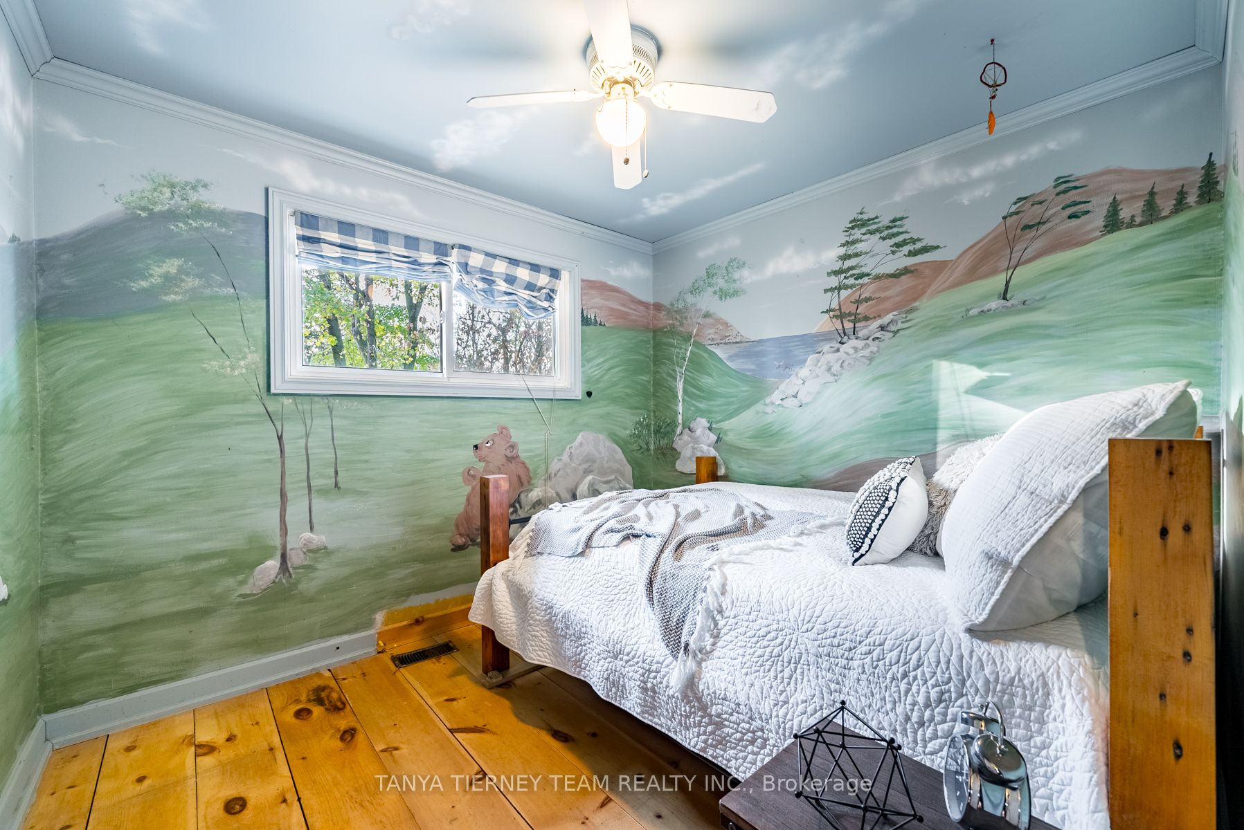 76 Bagot St
