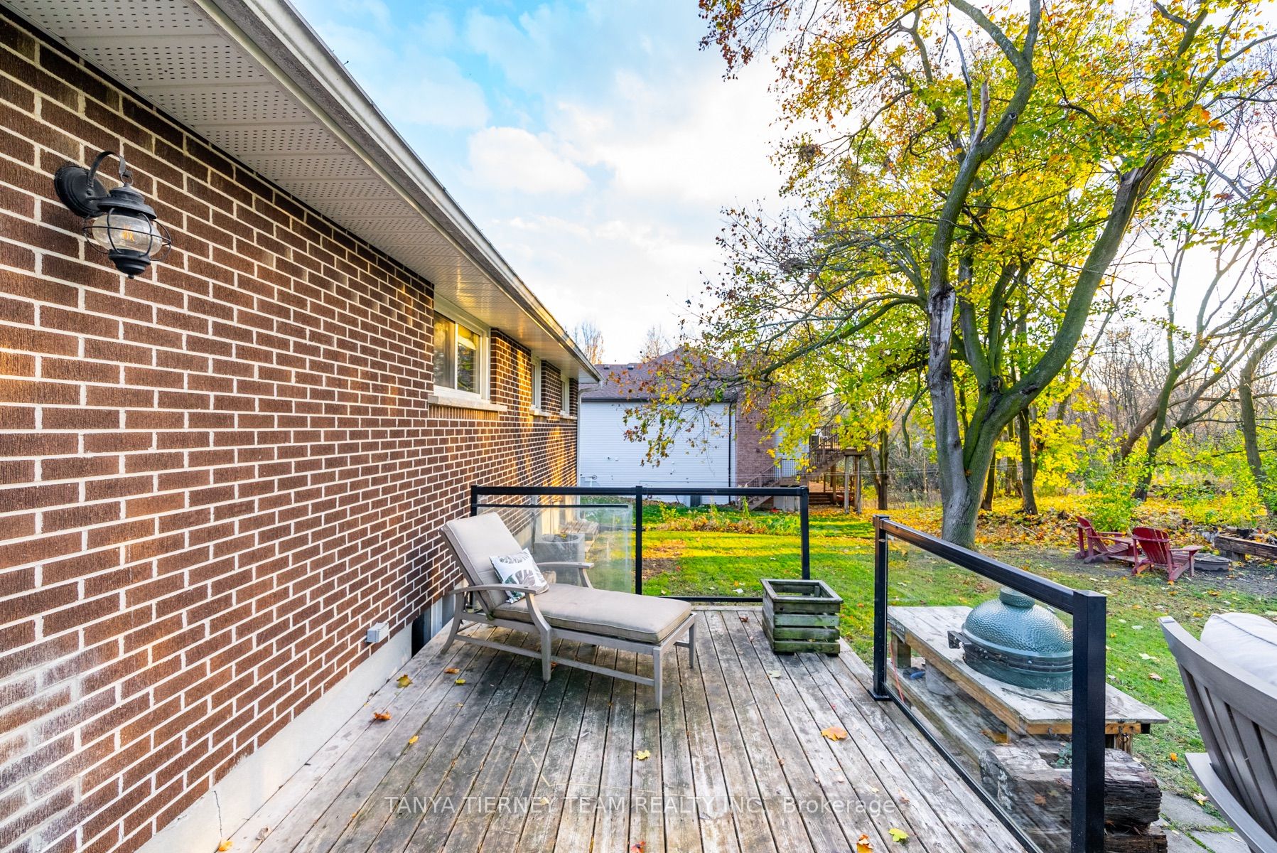 76 Bagot St