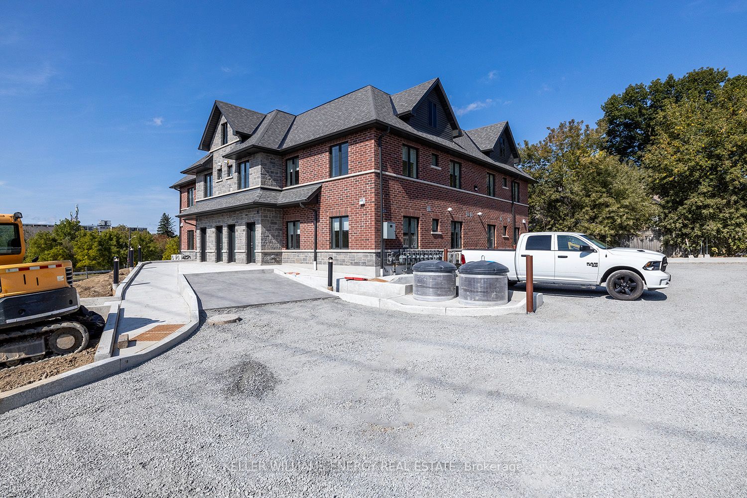 750 King St E, ##105