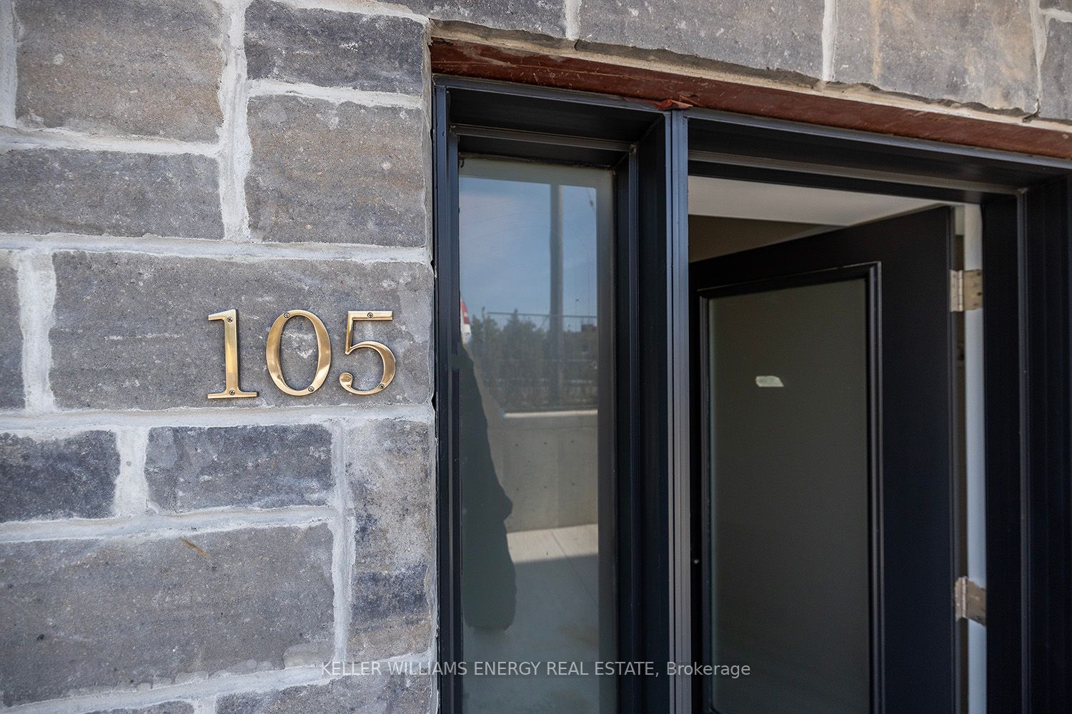 750 King St E, ##105