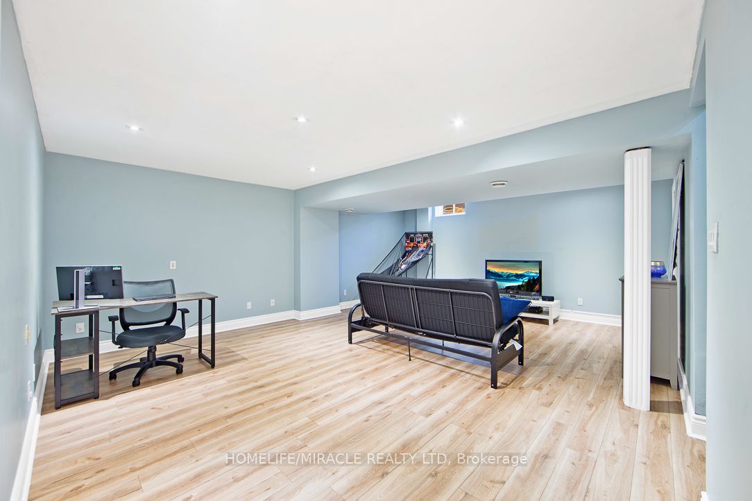 54 Sprucewood Cres