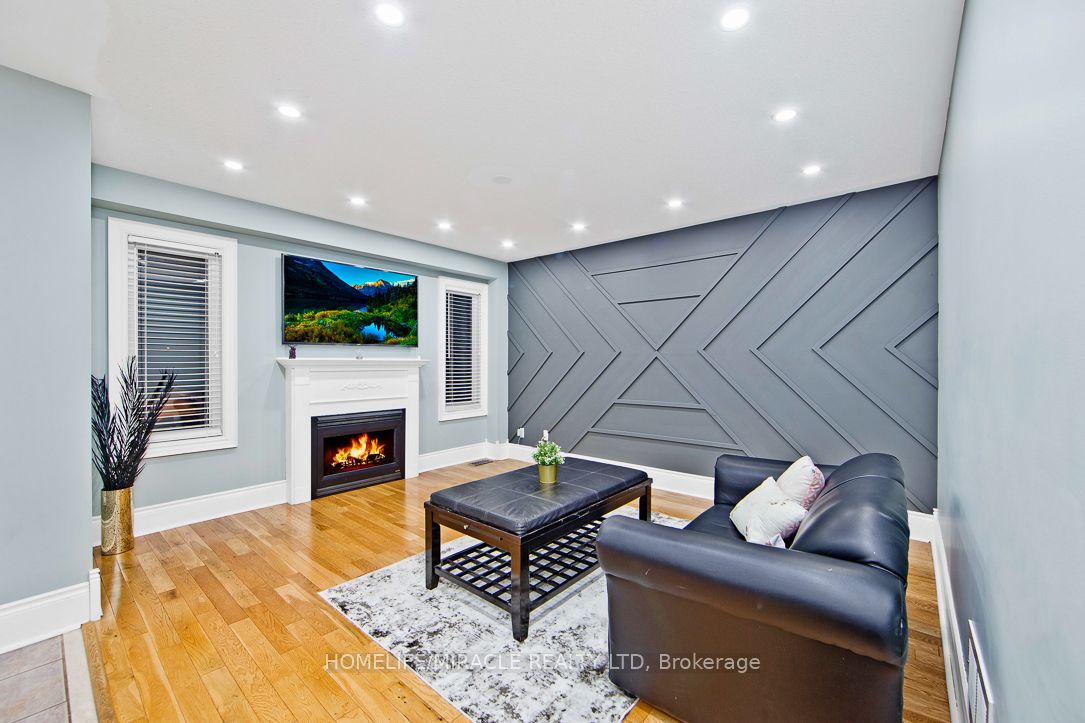 54 Sprucewood Cres