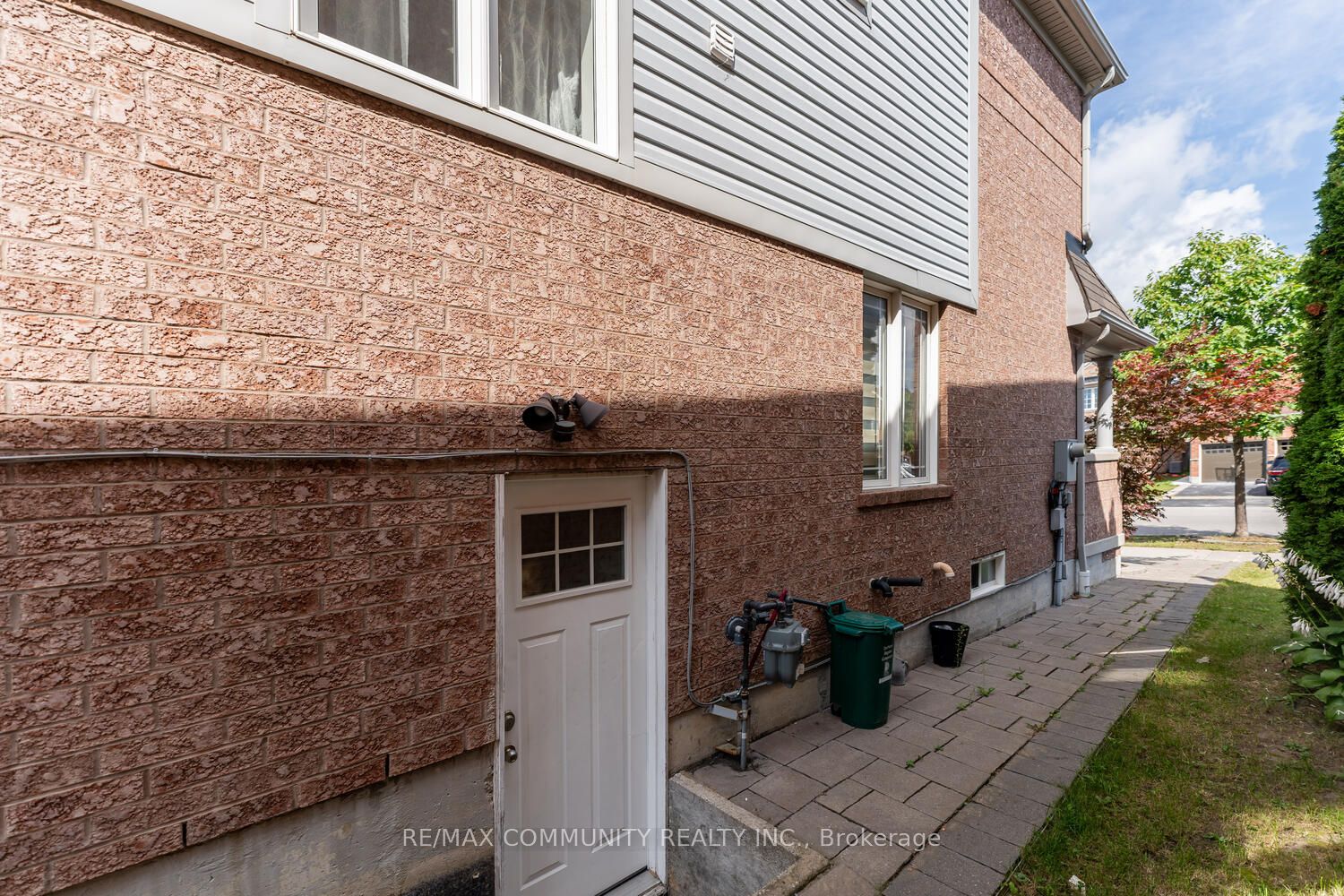 19 Thackery Dr