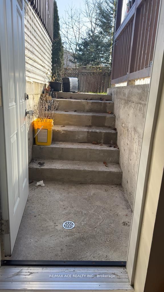 27 Valley Centre Drive, #Bsmt