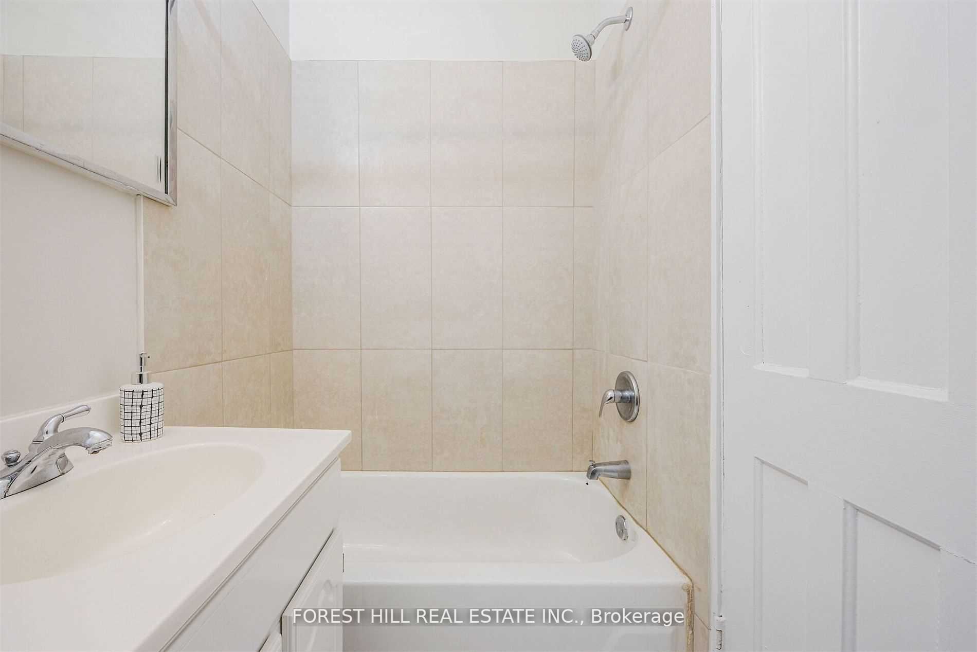 1934 Queen St E, #Upper