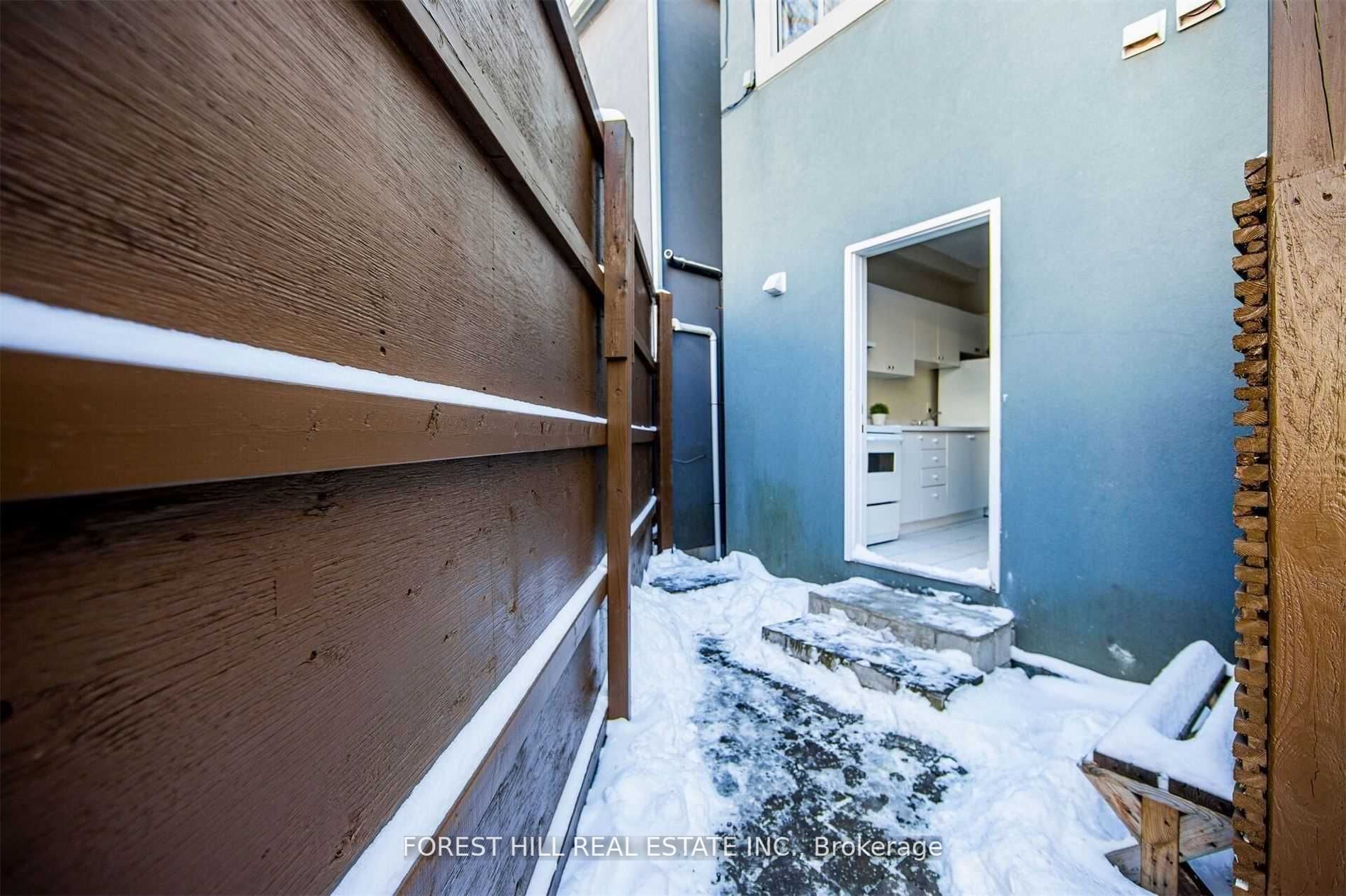 1934 Queen St E, #Upper