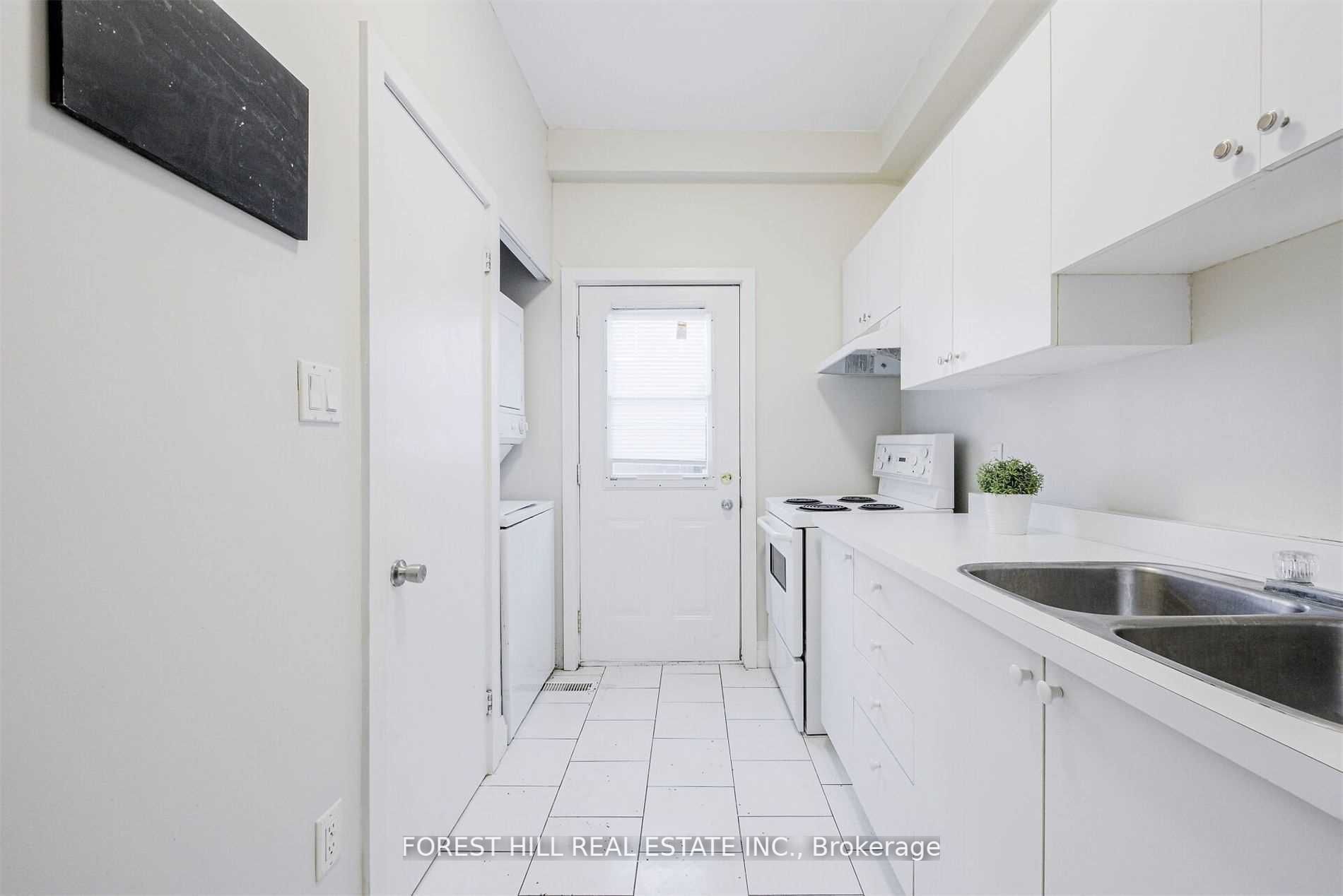 1934 Queen St E, #Upper
