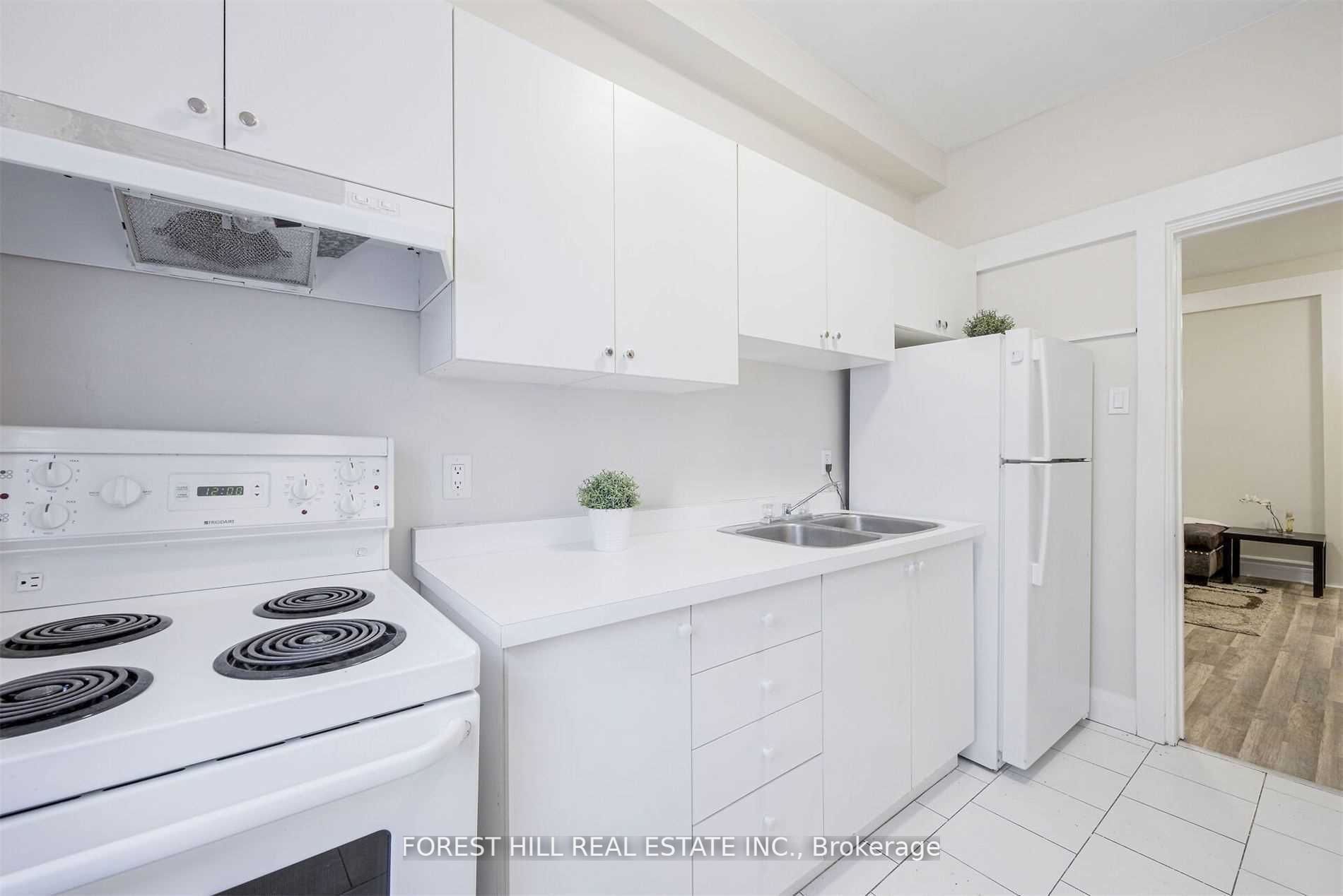 1934 Queen St E, #Upper