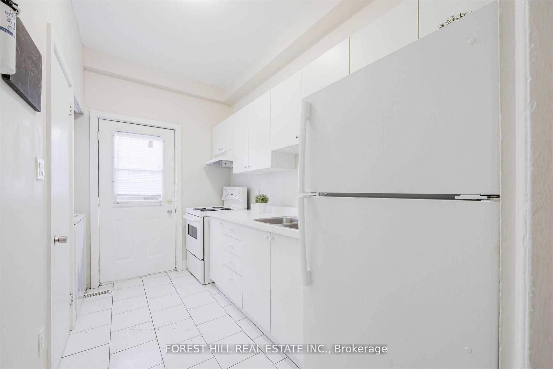 1934 Queen St E, #Upper