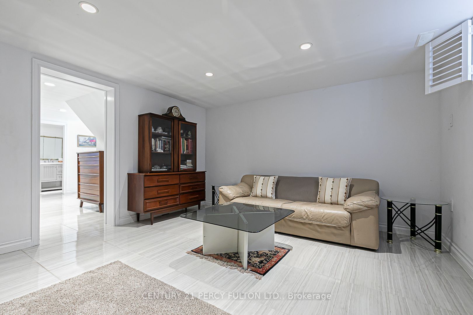 21 Willowhurst Cres E