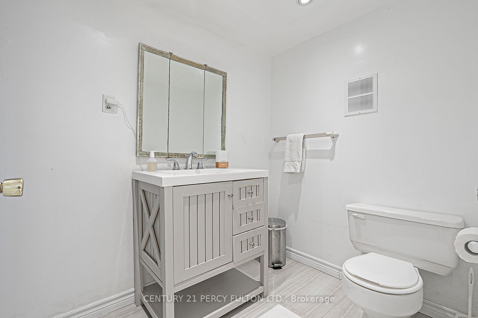 21 Willowhurst Cres E