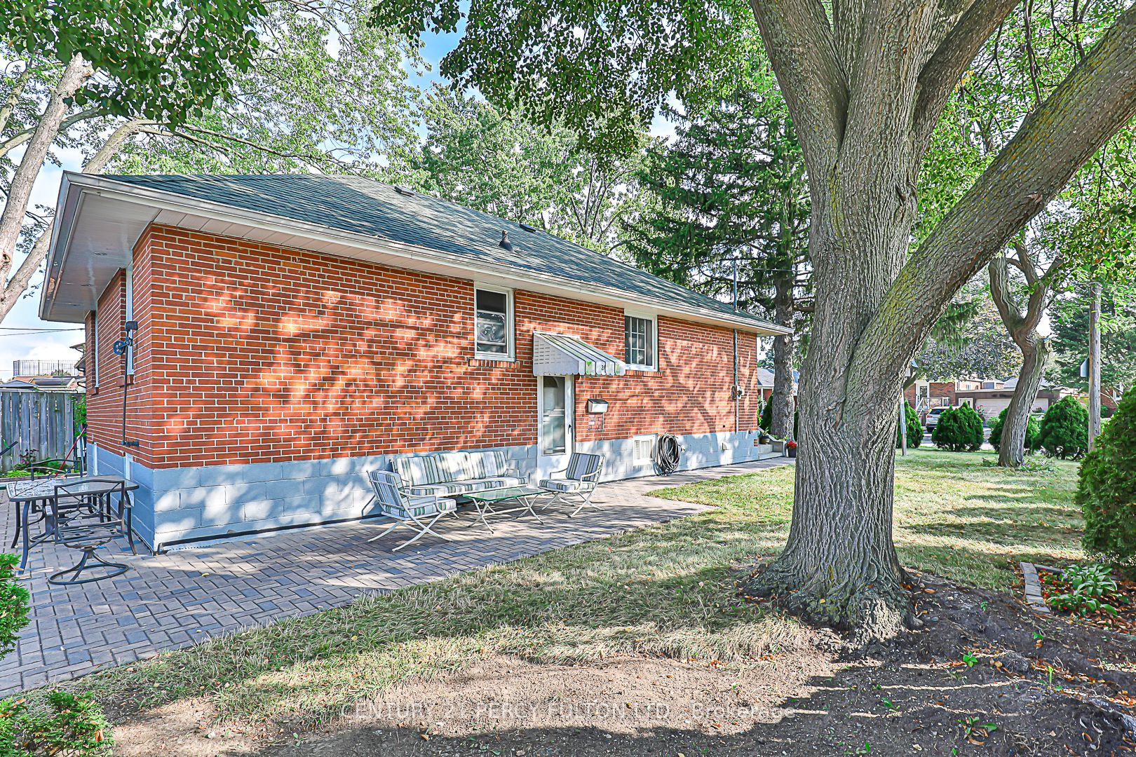 21 Willowhurst Cres E