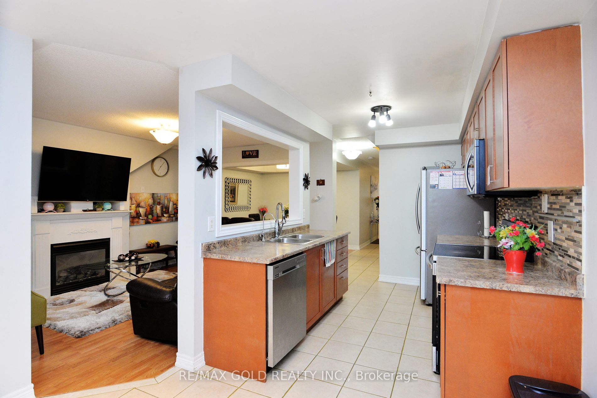 111 Whitefoot Cres