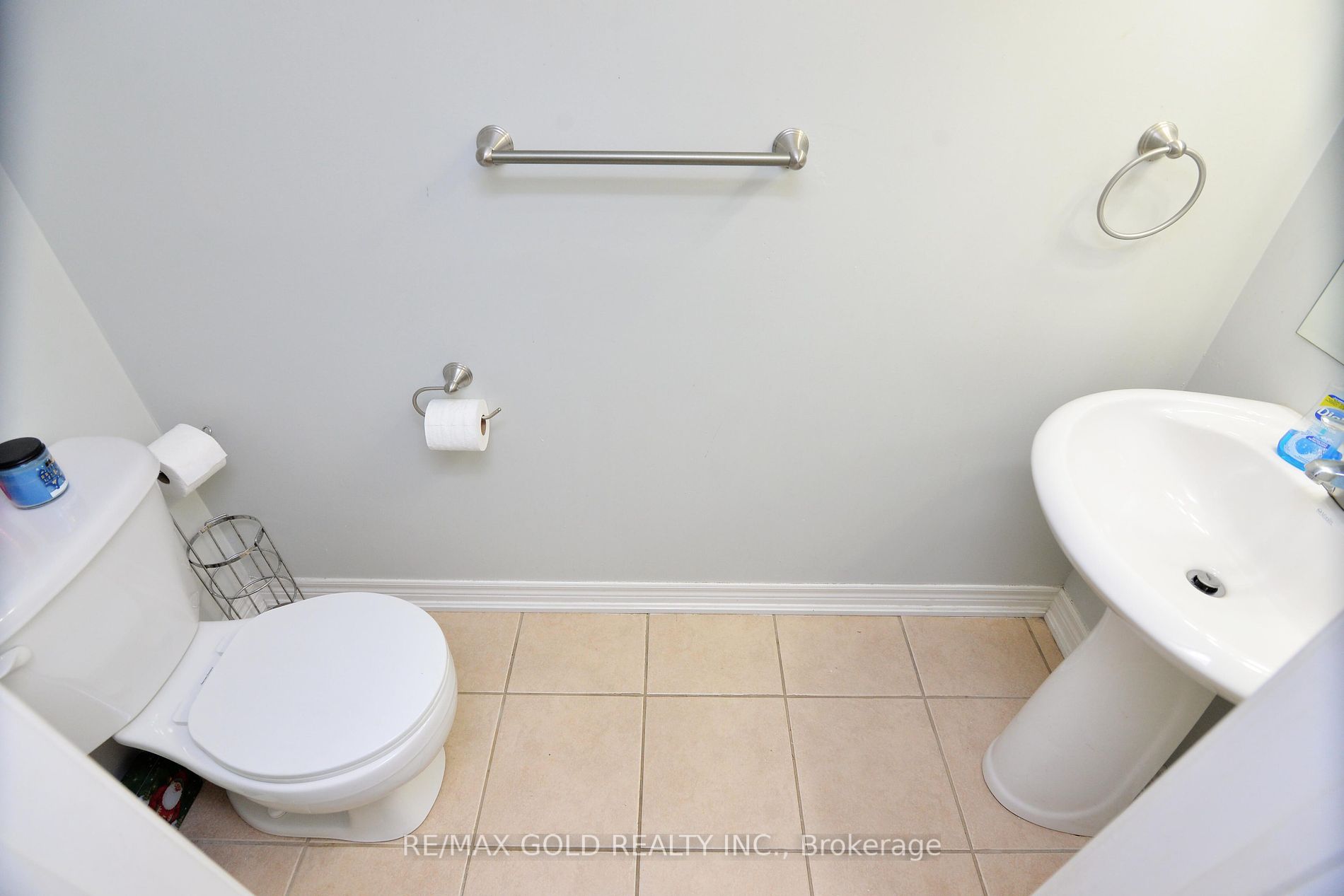 111 Whitefoot Cres
