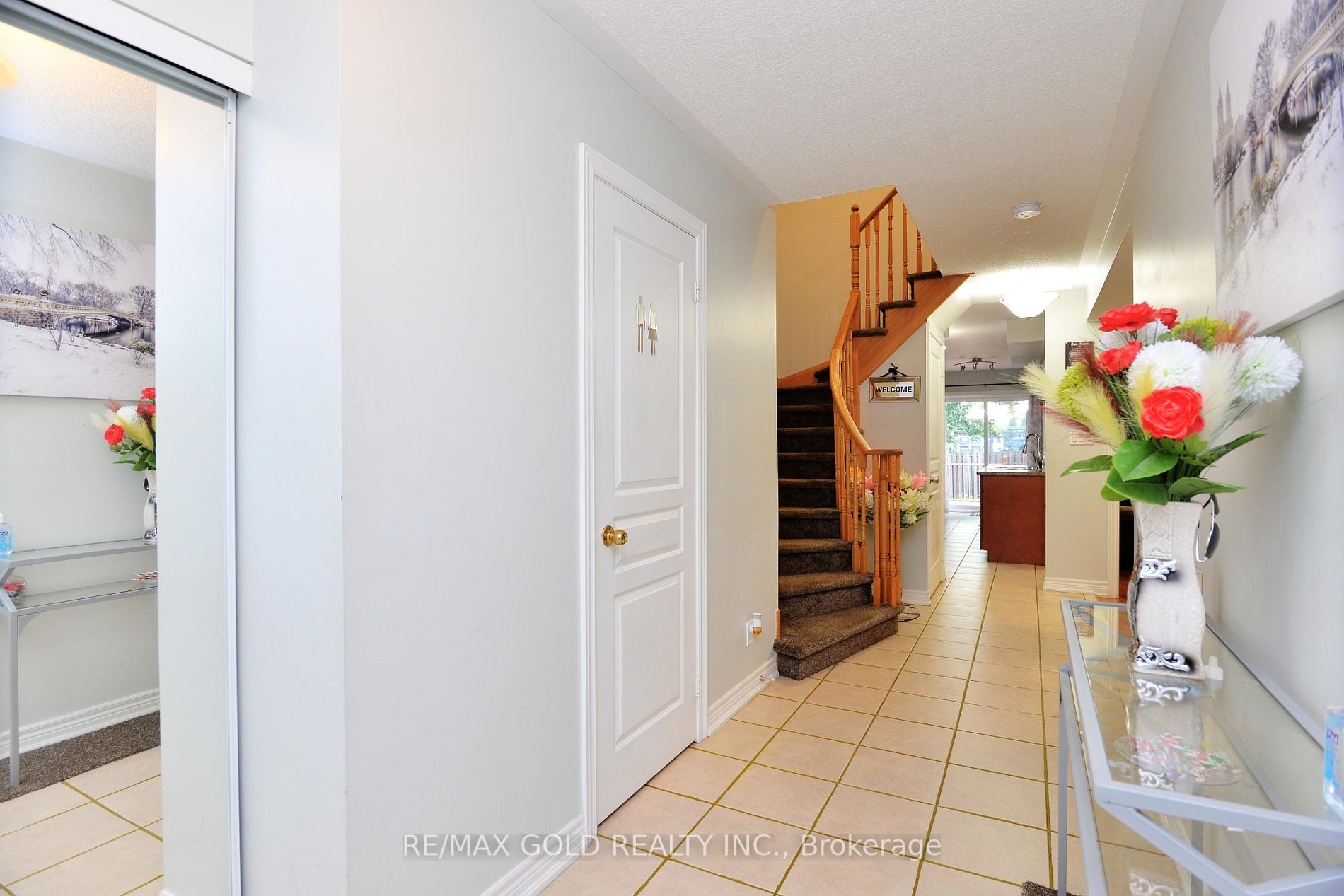 111 Whitefoot Cres