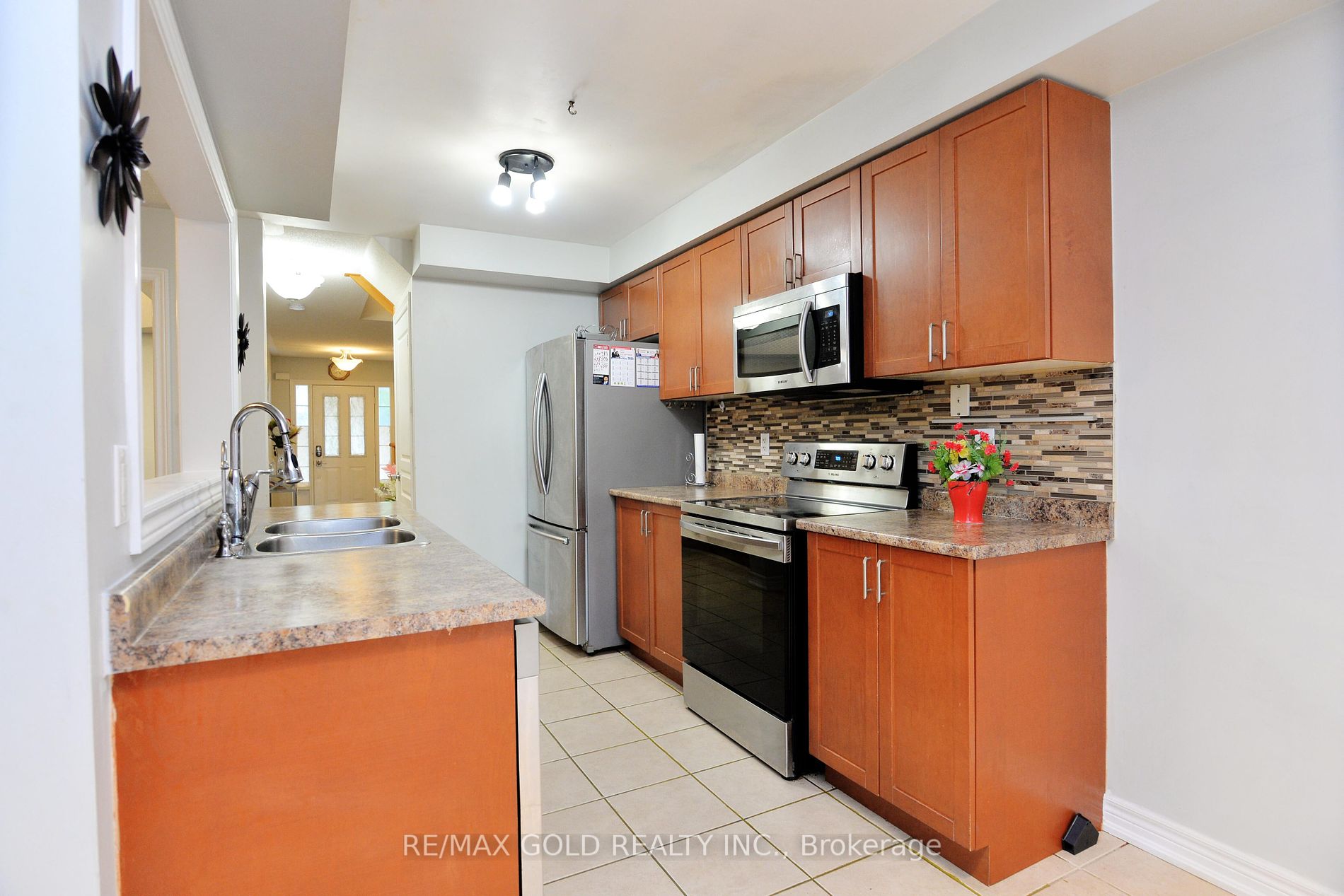 111 Whitefoot Cres