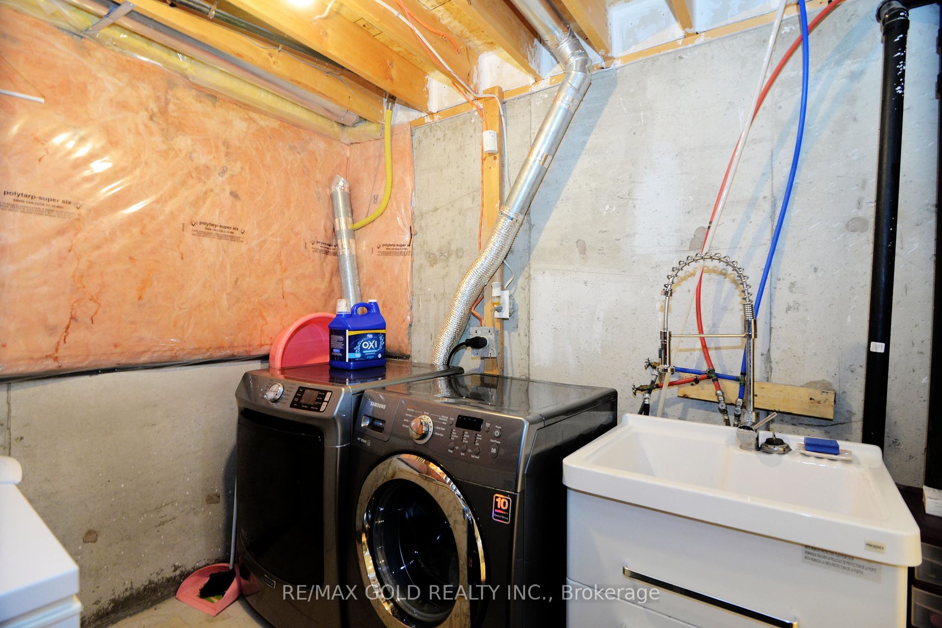 111 Whitefoot Cres
