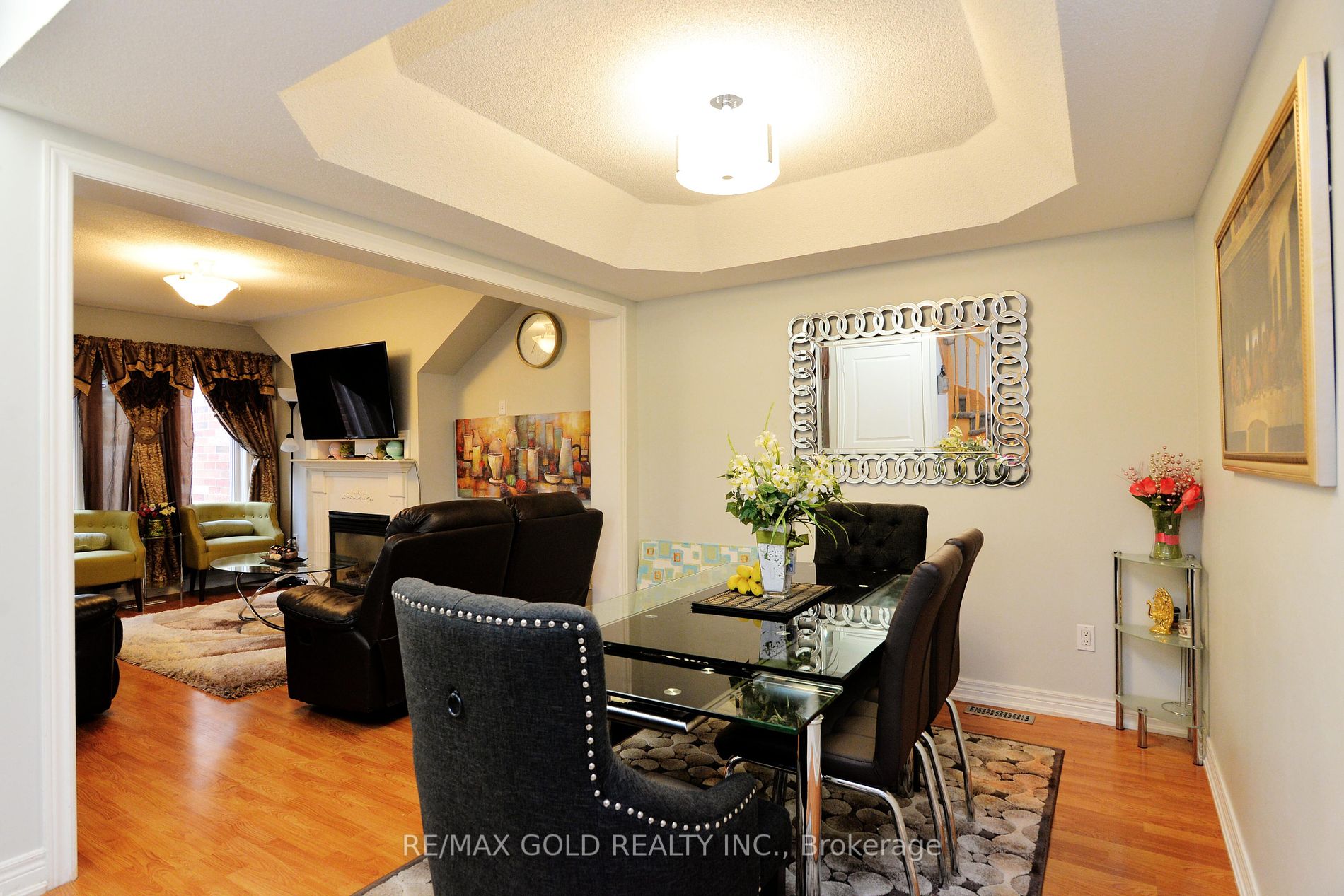111 Whitefoot Cres