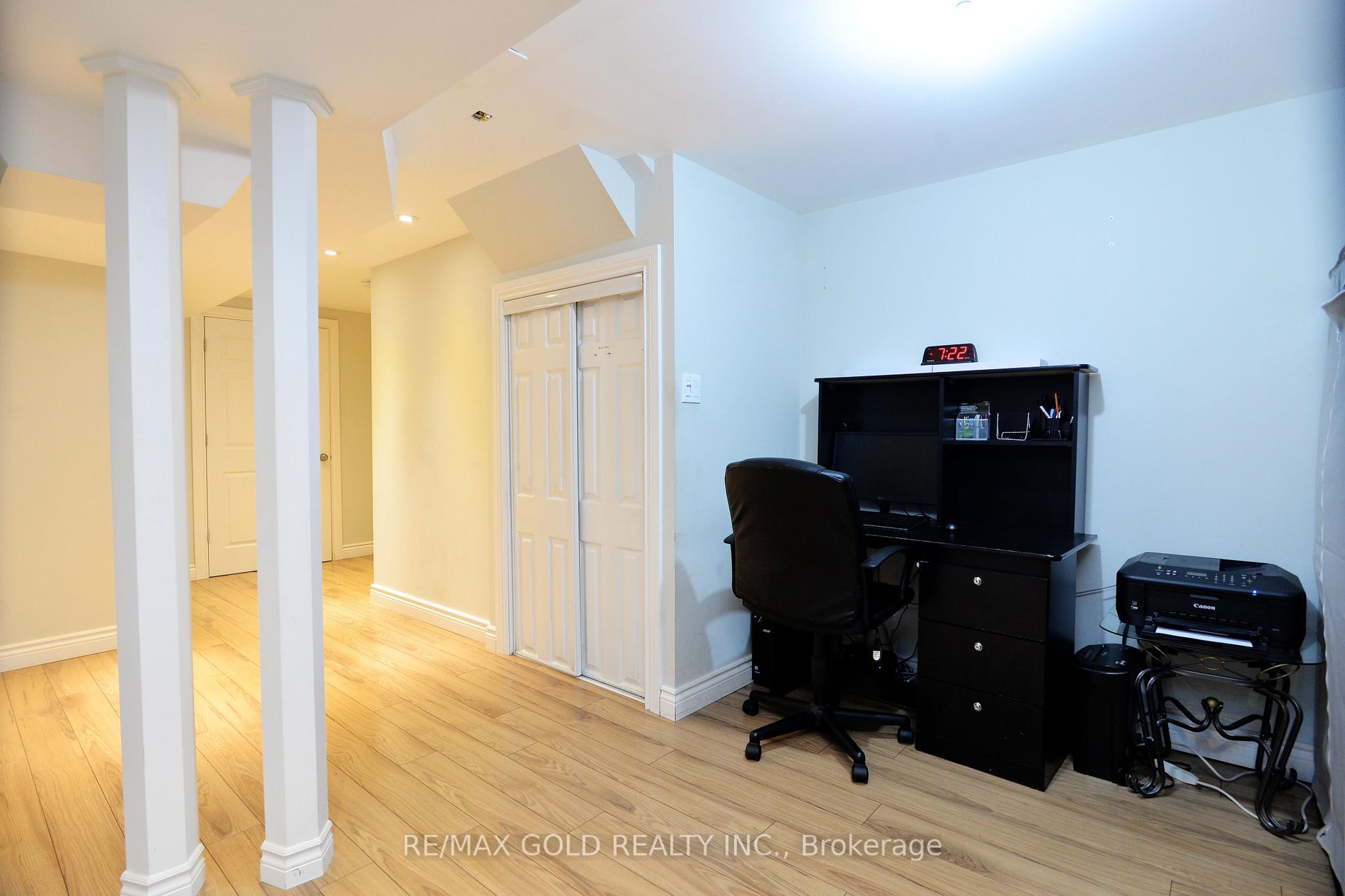 111 Whitefoot Cres