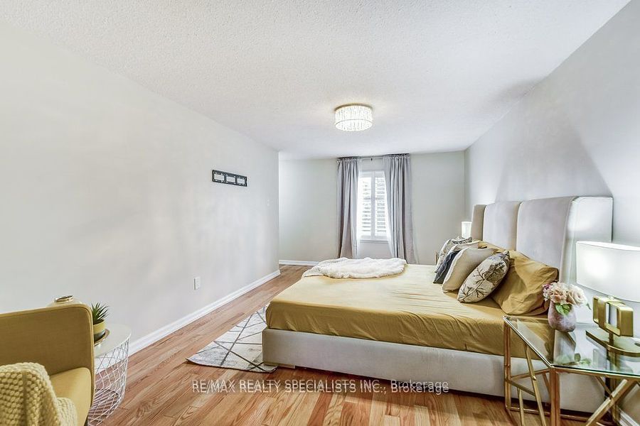 71 Pearce Dr N