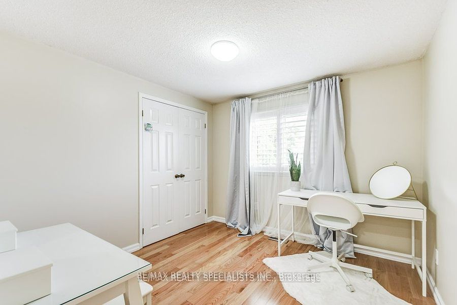 71 Pearce Dr N