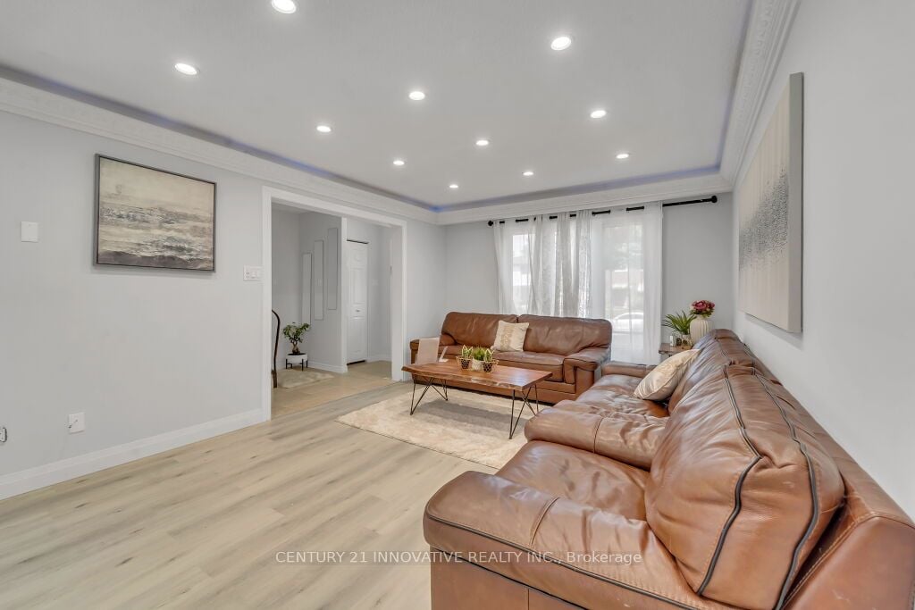80 Coxworth Cres