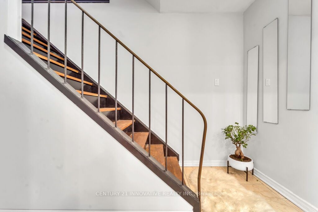 80 Coxworth Cres