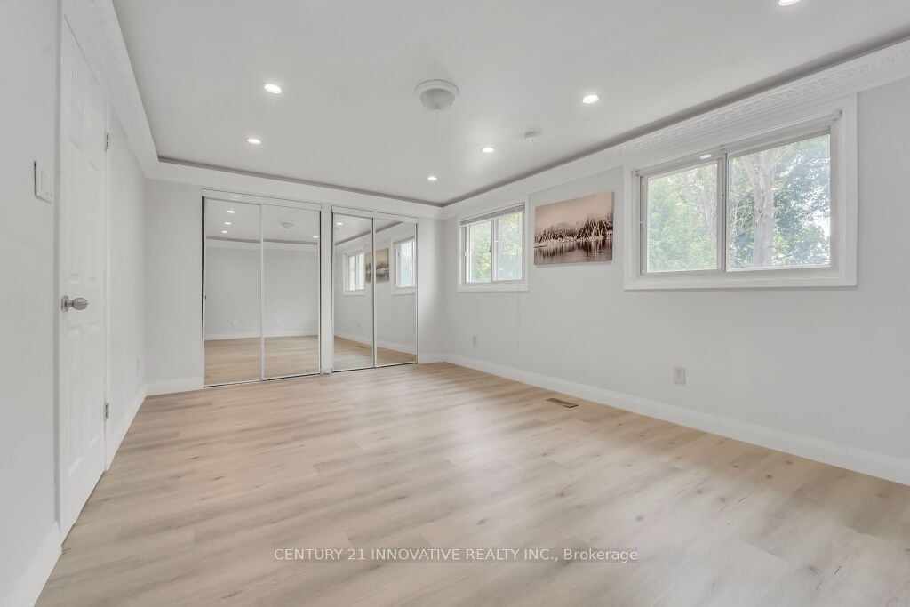 80 Coxworth Cres