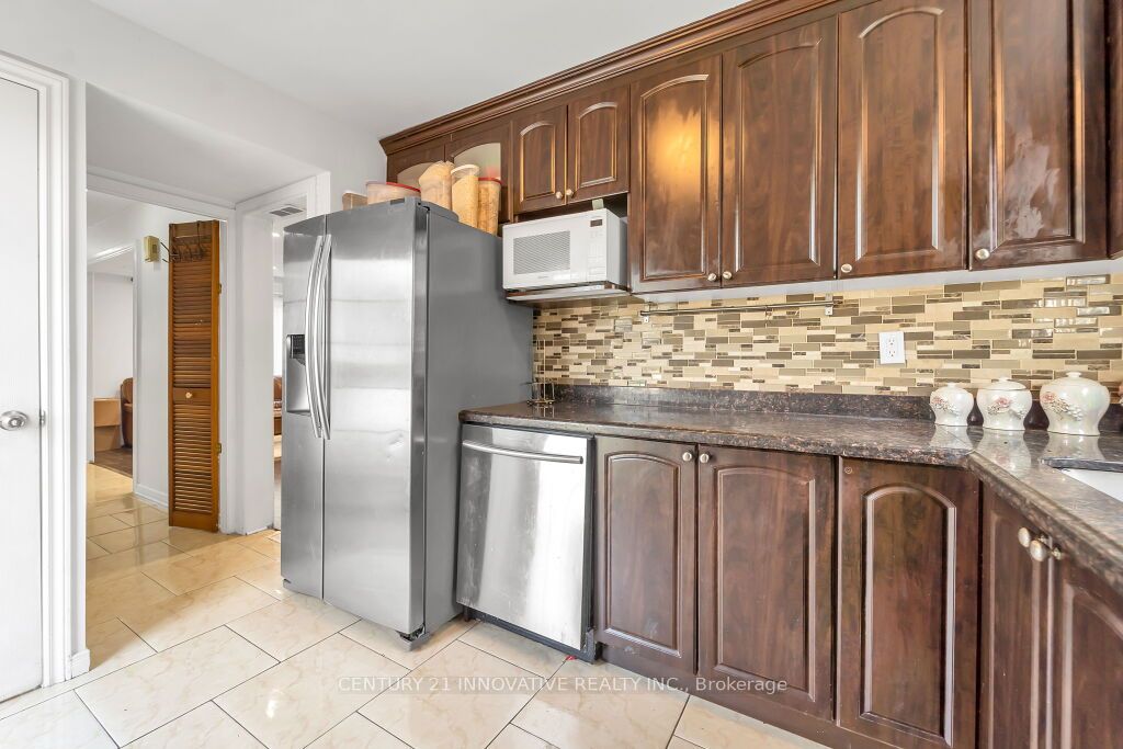 80 Coxworth Cres