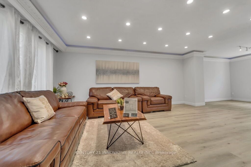 80 Coxworth Cres