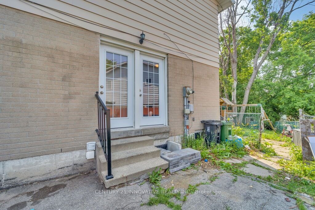 80 Coxworth Cres