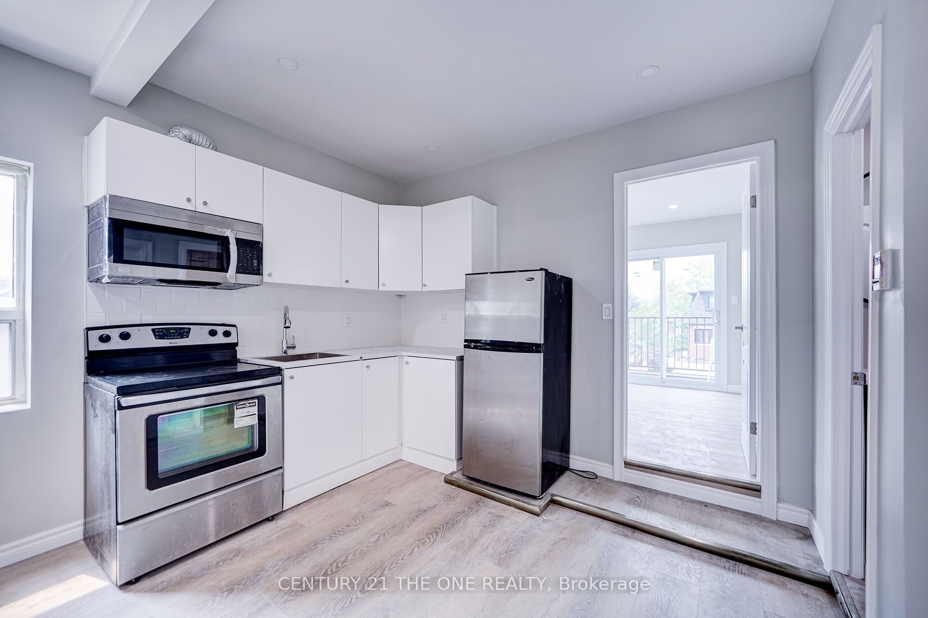 850 Carlaw Avenue, #3rd Flr