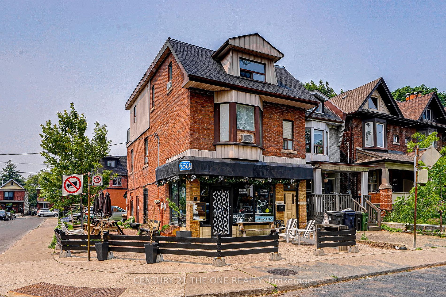 850 Carlaw Avenue, #3rd Flr