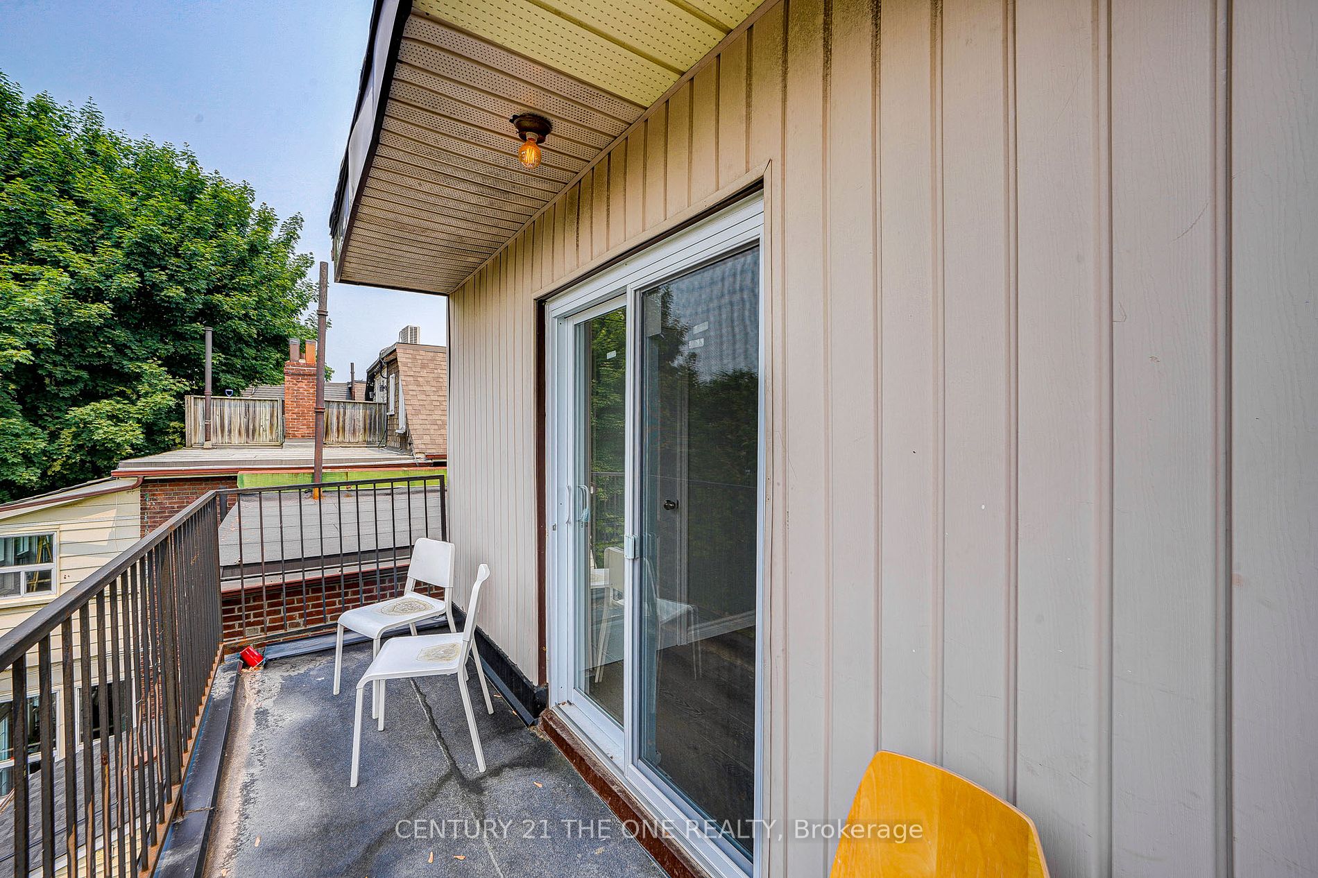 850 Carlaw Avenue, #3rd Flr